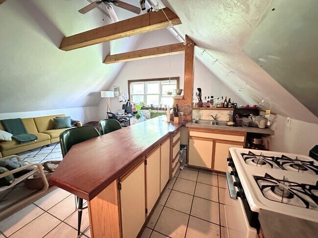 Photo - 74 Antwerp St Unit 3