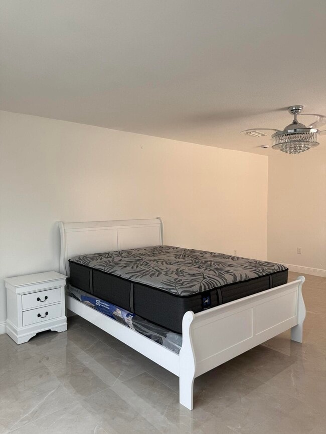 Photo - 592 SW Tarra Ave