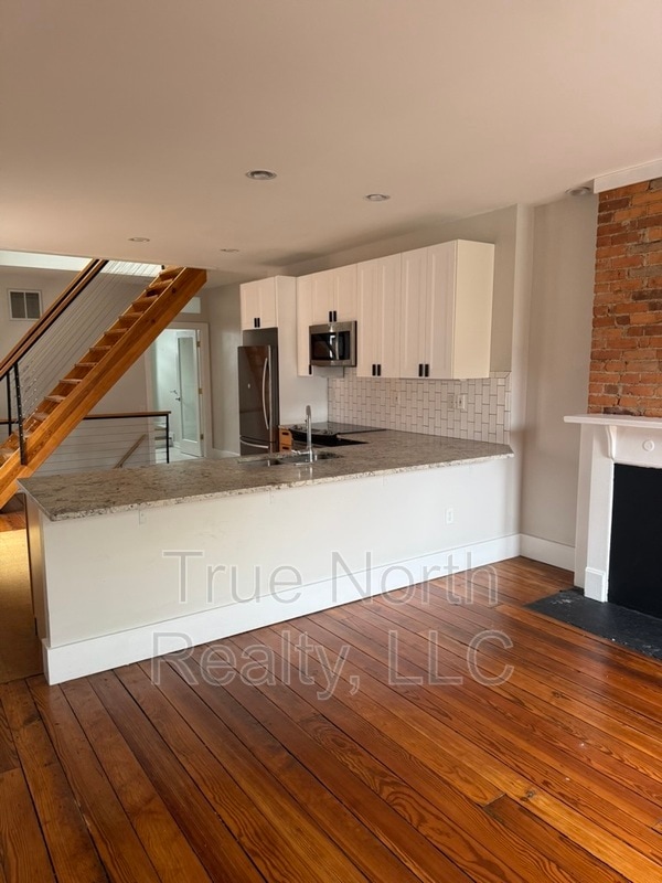 Photo - 43 1/2 E. Russell Street