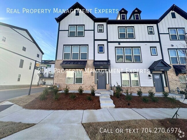 Building Photo - Stunning New Construction Townhouse in Cha...