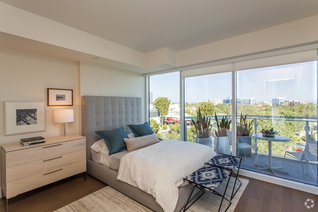 1 BR, 1 BA - 762 SF