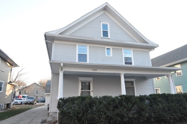 Building Photo - 5219 Walker Ave Unit 2E Rental