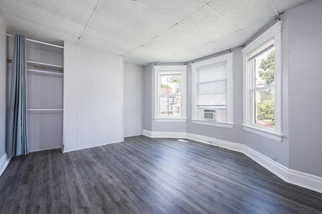 Photo - 1933 Hudson Ave