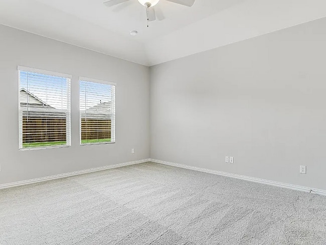 Photo - 3416 Kingsview Dr