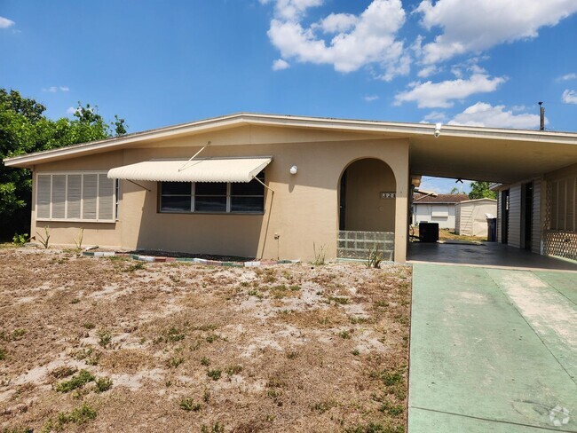 Building Photo - 324 Canyon Dr N Rental