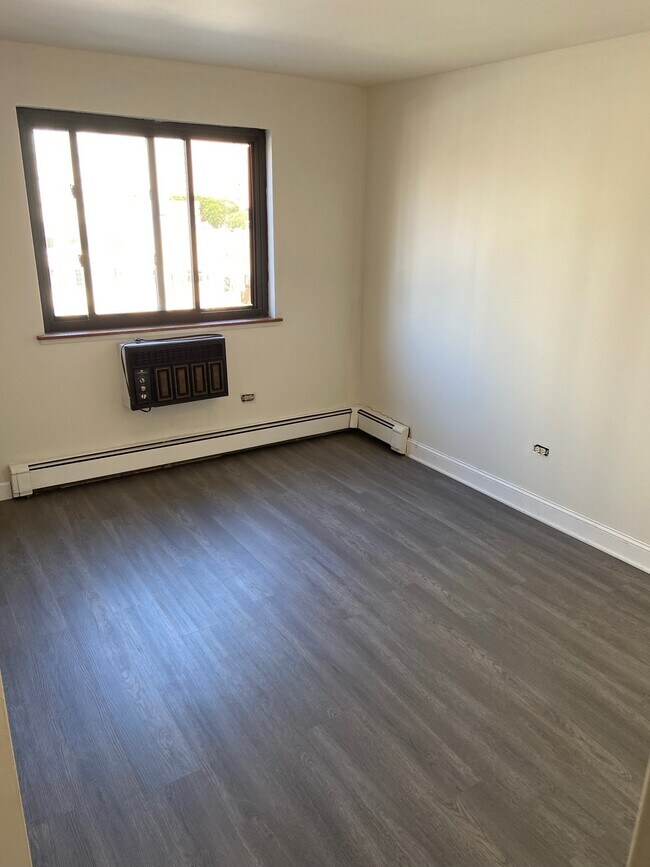 bedroom - 607 W Wrightwood Ave Unit 612