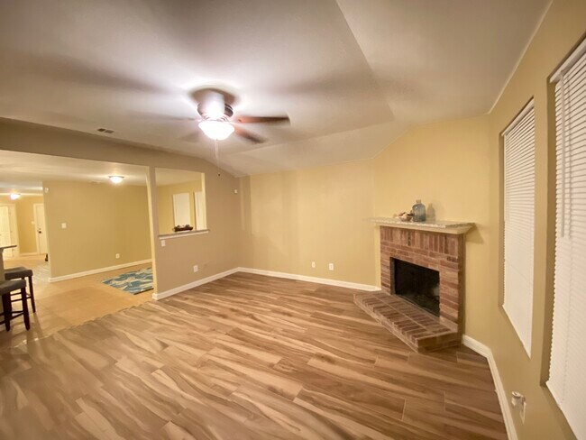 Photo - 513 Paddle Dr