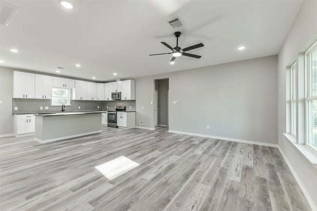 Photo - 106 County Rd 3704