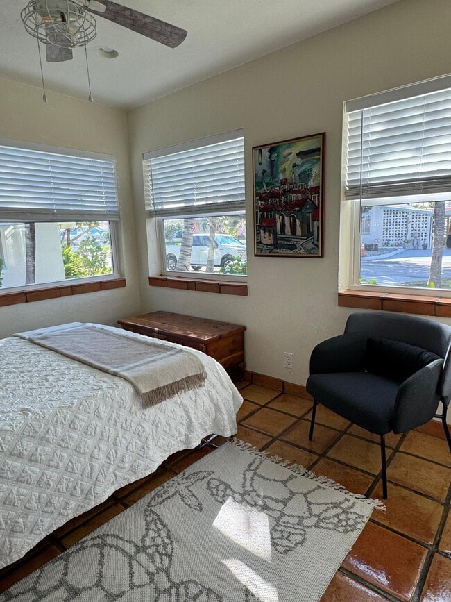 Photo - 256 E 24th St