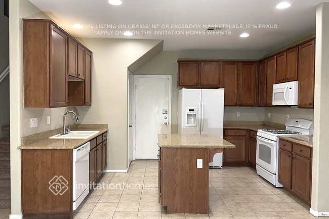 Photo - 628 Sumatra Pl