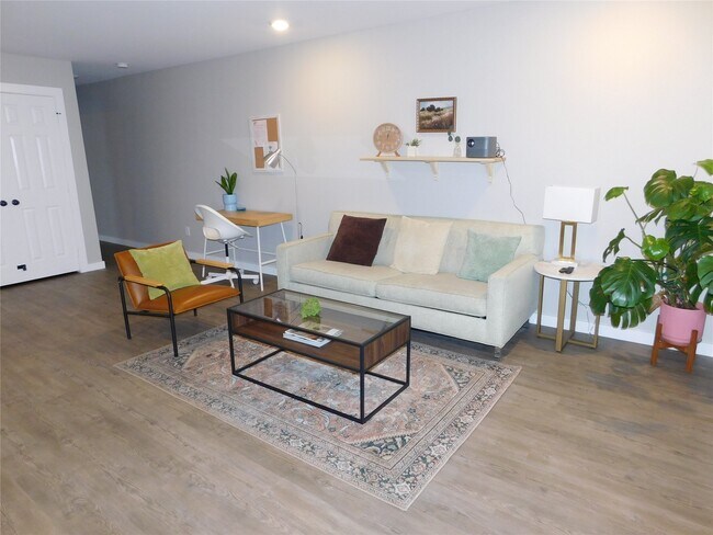 Photo - 7109 Avenue L