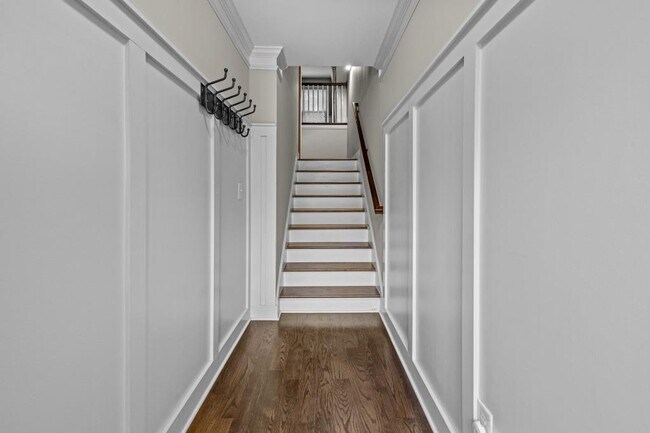 Photo - 3209 Hallmark Ln NE