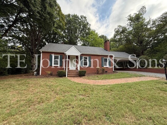 Building Photo - Spacious 3 Bedroom Home with Primary Suite on Main Level and 2-Car Carport