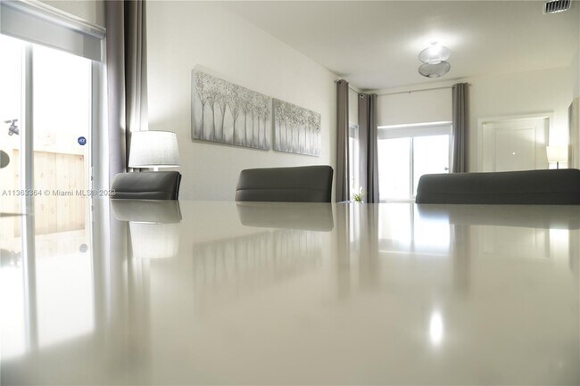 Photo - 864 SE 17th Ct