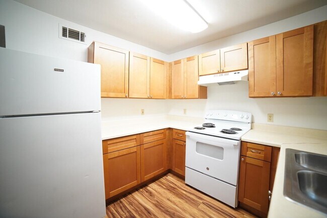 Photo - 2555 Chateau Ln Townhome