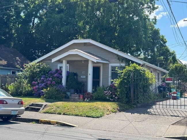 Building Photo - Newly Remodeled 2BD/1BA Home – Fenced Yard & A/C in Every Room!