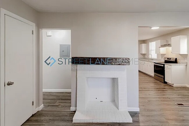 Photo - 610 16th Pl SW