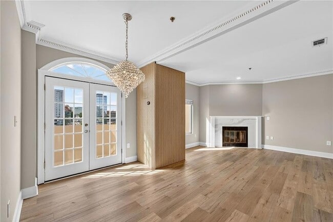 Building Photo - 2161 Peachtree Rd Unit 706