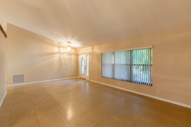 Photo - 1559 Grantham Dr