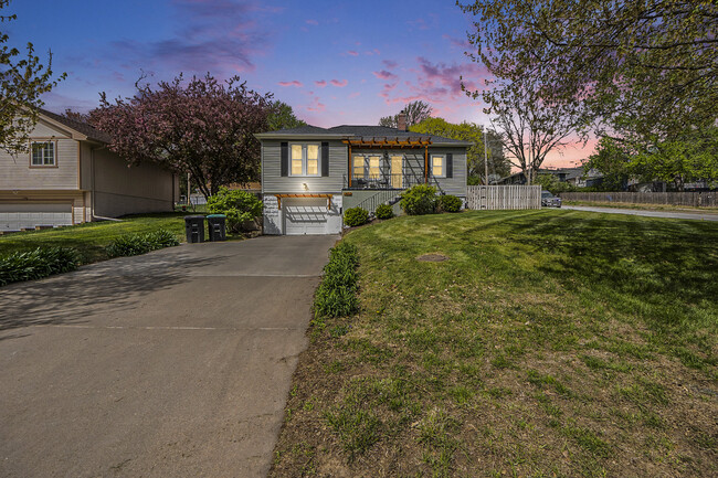 Building Photo - 1502 S 55th St Rental