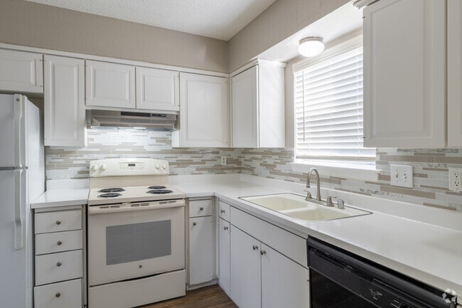 2BR, 1.5BA - 1150SF - Kitchen