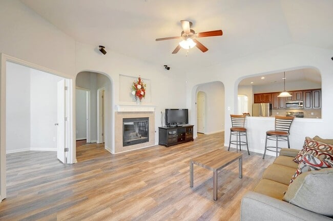 Photo - 2605 Salorn Way