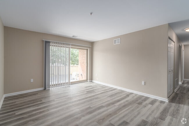 2BR, 2BA - 974SF - Living Room