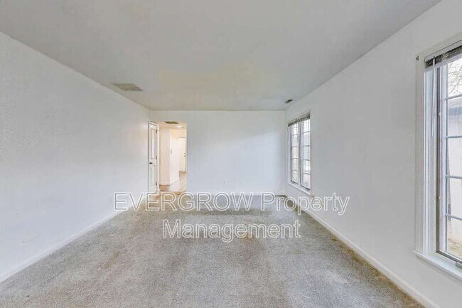 Photo - 142 N 7th Ave