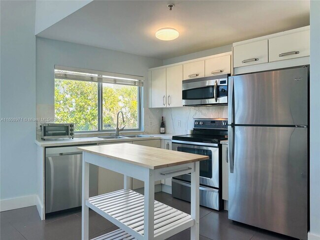 Photo - 7700 Collins Ave