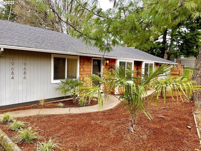 Photo - Lovely 2 BD | 1 BA | Renovated Duplex | Spacious Backyard | Stoneridge Community | Tualatin | Sin...