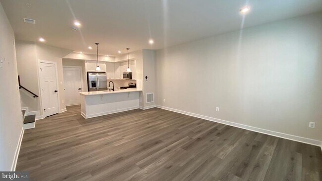 2528 VERONA Pl