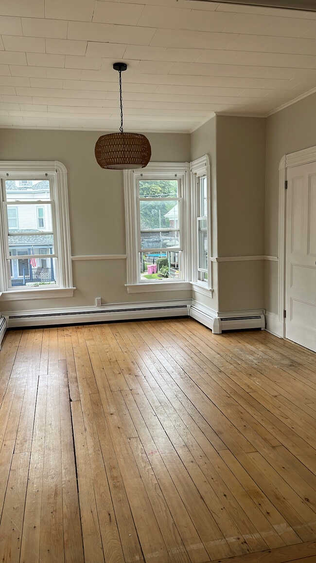 Building Photo - 533 Hanover St Unit 2nd fl Hanover st