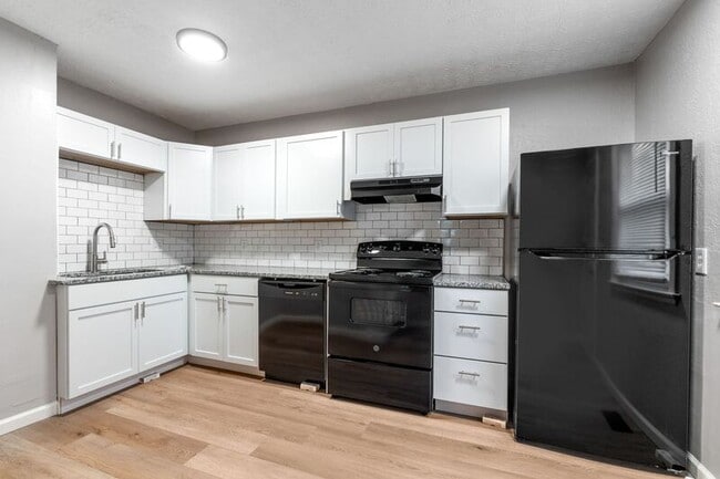 Photo - 751 E Tulane Rd