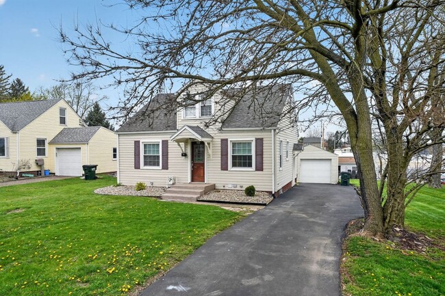 Photo - 1133 Milford St NE