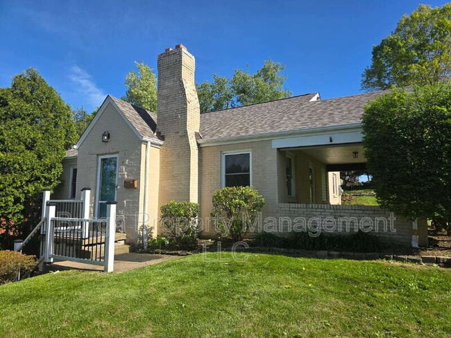 Photo - 300 Maxwell Dr