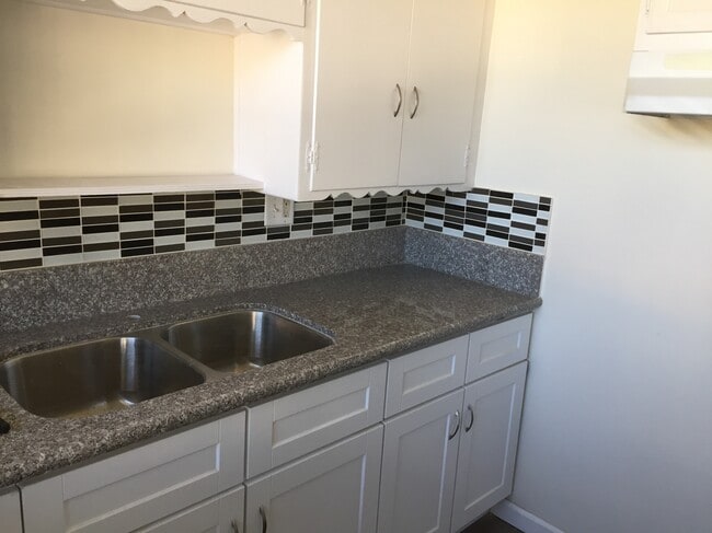 Photo - 3814 Country Club Dr Unidad 1 Bed