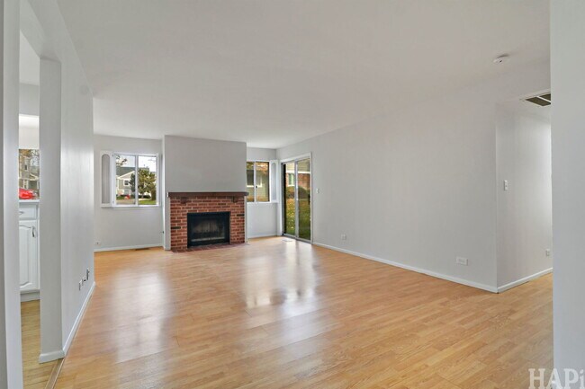 Photo - 602 Eastview Ct Unit Z1