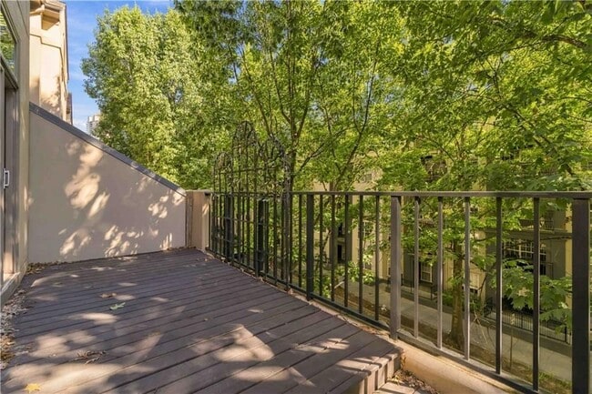 3475 Oak Valley Rd NE