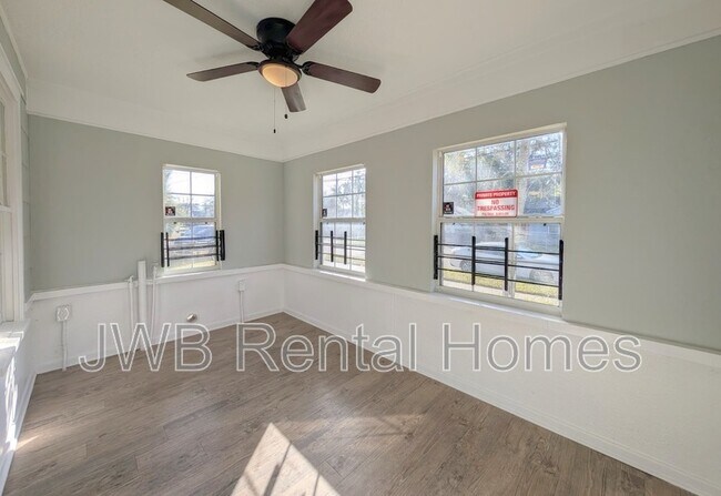 Photo - 3037 Imperial St