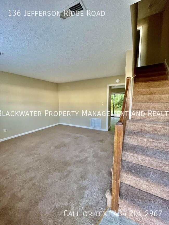 Photo - 136 Jefferson Ridge Rd