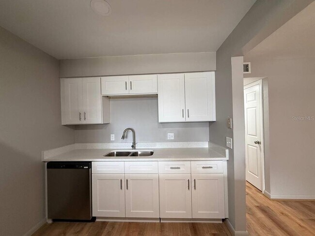 Photo - 9221 Tudor Dr Unidad A105 Rental