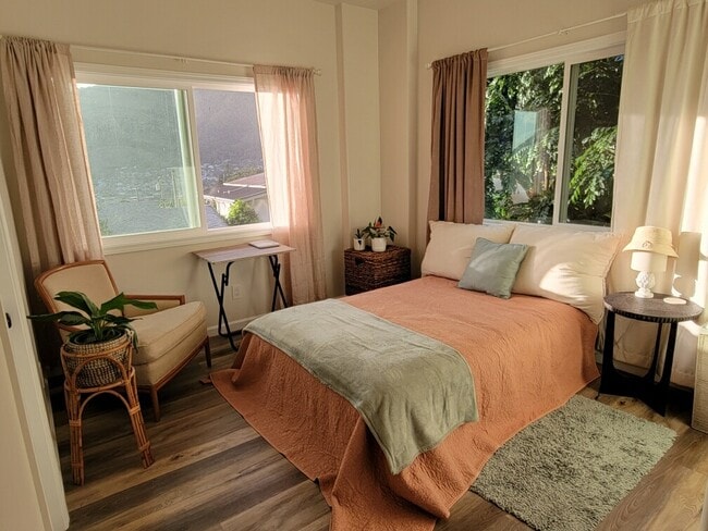 Building Photo - 3033 Seaview Rise Unit Downstairs 1 bed 1 bath Rental