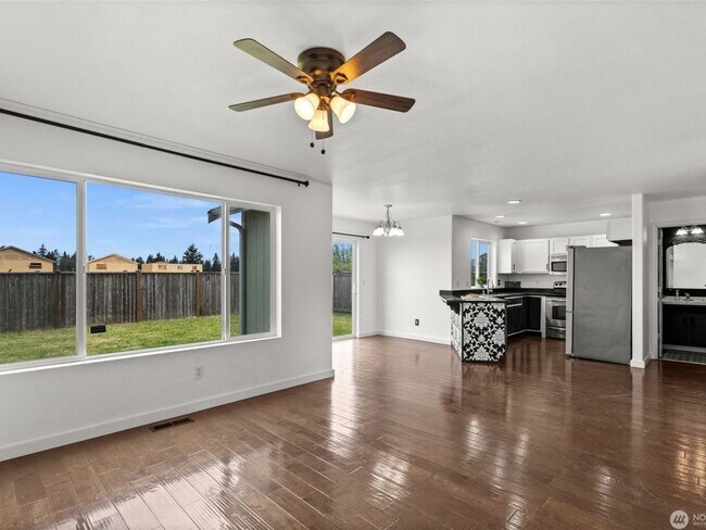 Photo - 16602 Greenleaf Ave SE