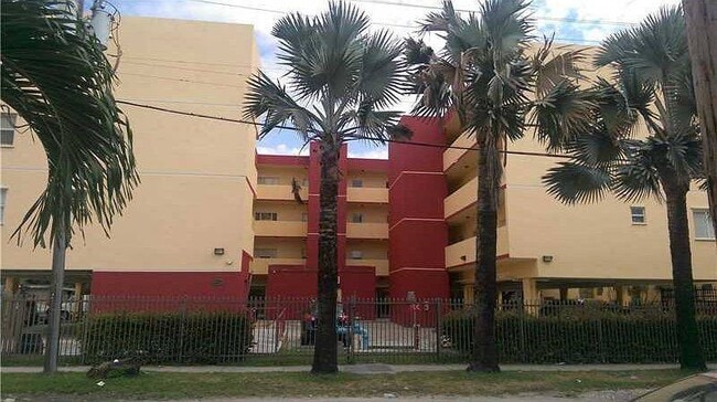 Building Photo - 1627 NW 18th St Unit 302 Rental