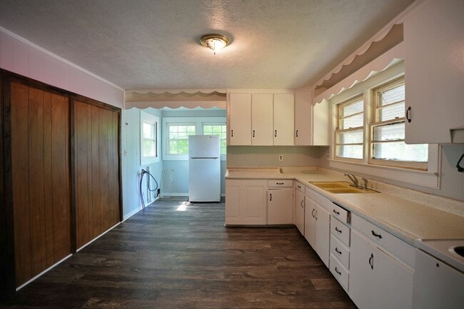 Photo - 330 W 41st St