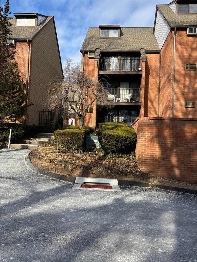 Photo - 181 Loomis Dr Unit APT 138