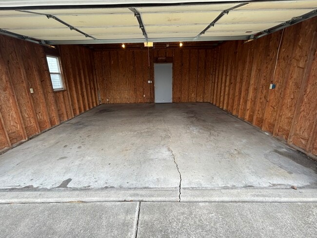 Photo - 211 W 2nd St