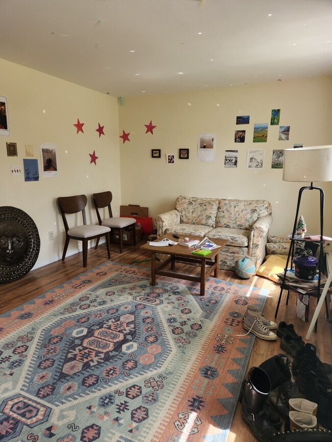 Photo - 13 Memorial Dr