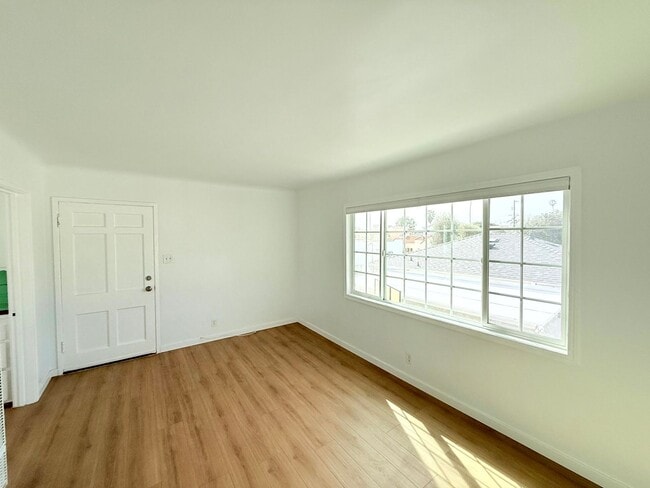 Photo - 230-232 Rennie Avenue Unit 232