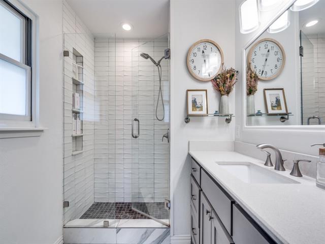 Photo - 708 Williams Way